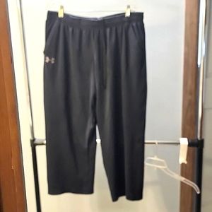REDUCED!! MENS Under Armour Loose Fit Work Out Pants.. Size XL... Short